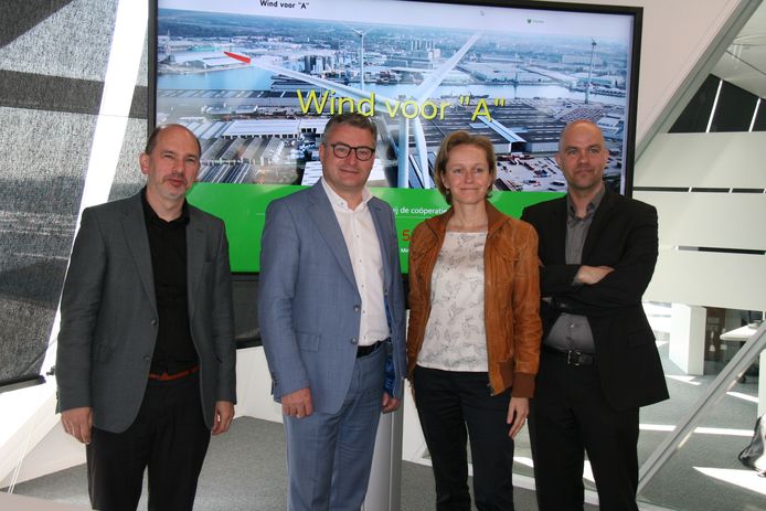 Zowel Vlaams minister Koen Van den Heuvel als havenschepen Annick De Ridder waren aanwezig bij de voorstelling van ‘Wind voor A’.