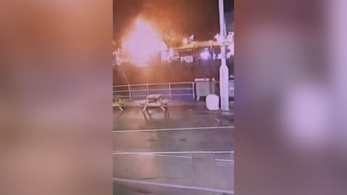 Bewakingscamera filmt ontploffing bij flatgebouw op kanaaleiland Jersey