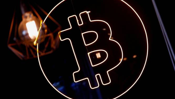Koers bitcoin beweegt richting dieptepunt van eerder dit jaar