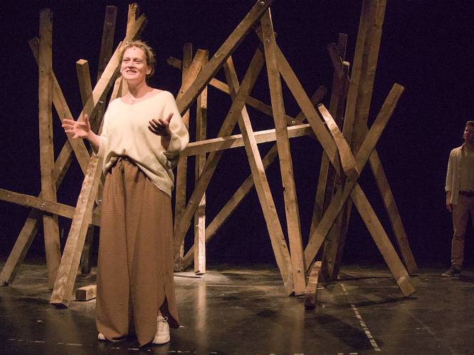 Leen (42) getuigt in de theatervoorstelling ‘Kolibrie’ over haar eigen mentale kwetsbaarheid: “Vlaanderen doorkruisen om thema bespreekbaar te maken”