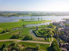 Dijkversterking ontsluit natuurgebied Woelse Waard: Wandelen over struinpaden tot aan de rivier