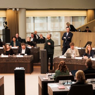 Pro Amsterdam and D66 conspicuously reach out to opposition in first council debate