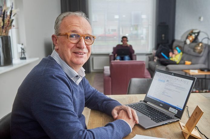 Jan Goijaarts op zijn favoriete plek: zijn huiskamer in Veghel.
