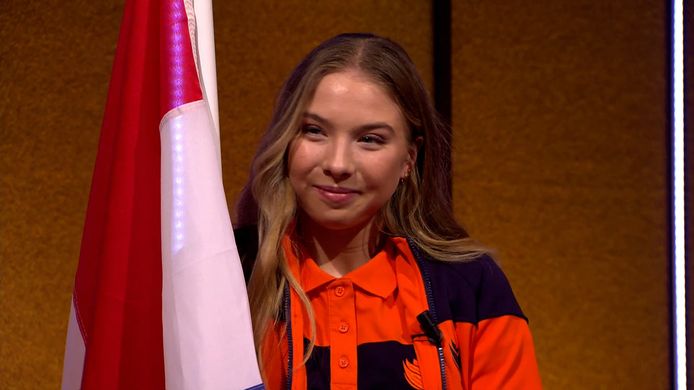 Van Zundert (16) en Kjeld Nuis (32) dragen vlag in Peking