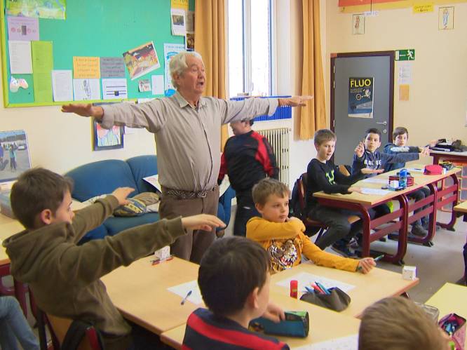 Schrijnend lerarentekort: oud-directeur (73) terug voor de klas