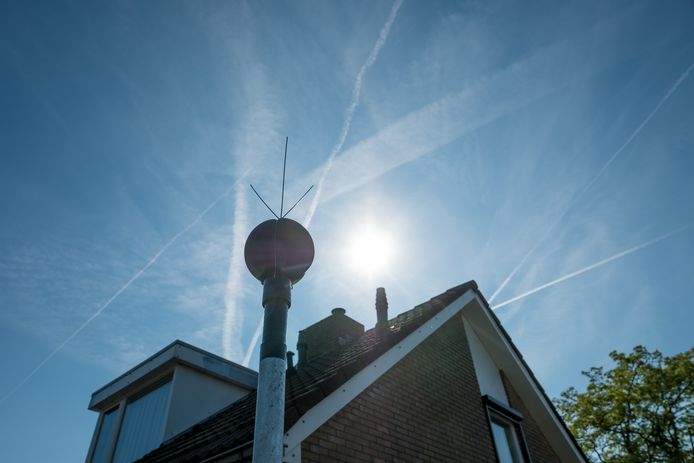 Een meetpaal die in Wezep gebruikt werd tijdens de belevingsvlucht voor Lelystad Airport in 2018.