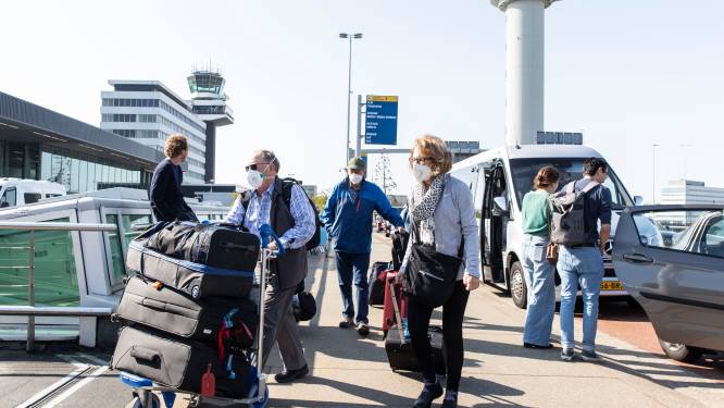 Chaos op Schiphol op drukste dag in jaren na wilde staking KLM-personeel