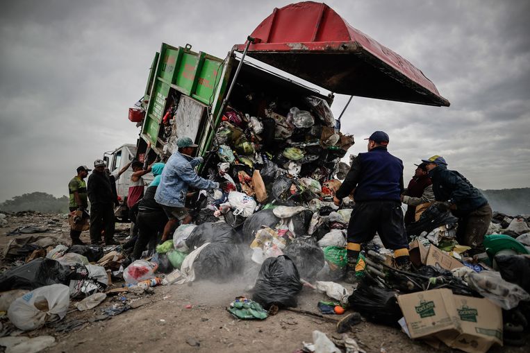 De grootste open vuilnisbelt van de Argentijnse provincie Buenos Aires. Satellietonderzoek heeft uitgewezen dat vuilnisbelten bij grote steden, zoals die bij Buenos Aires, verantwoordelijk kunnen zijn voor een sterk verhoogde methaanuitstoot. Beeld EPA