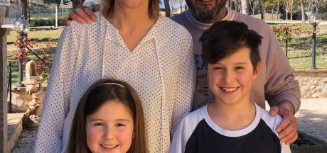 Almelose met Italiaanse camping ziet boekingen stokken: ‘Met alleen geen handen schudden, houd je het virus niet tegen’