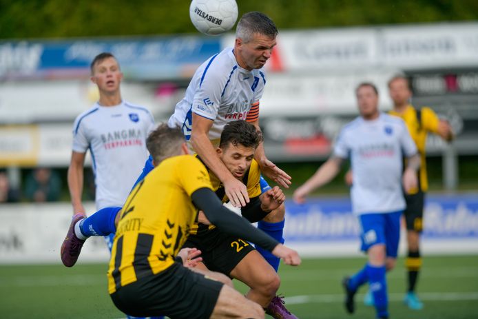 SV Urk kwam ook in de uitwedstrijd tegen DVS'33 op achterstand, maar de ploeg van Gert-Jan Karsten gaf zich niet zomaar gewonnen en maakte beëindigde een dramatische reeks van zes nederlagen. Dinsdagavond neemt SV Urk het in de KNVB Beker op tegen Staphorst.