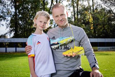 Olivier Deschacht en zoon Luís (7) testen voetbalschoenen van WK-sterren uit: “Kies de juiste schoen om blessures te vermijden”