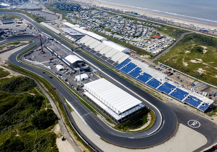 Een dronefoto van Circuit Zandvoort.