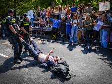 Bijna 1600 demonstranten opgepakt na A12-blokkade in Den Haag, 40 activisten mogelijk later vervolgd