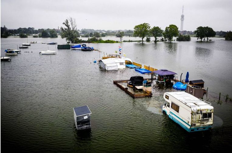 Door hevige regenval en stijgende rivieren liepen vorig jaar delen van Limburg onder water.   Beeld ANP