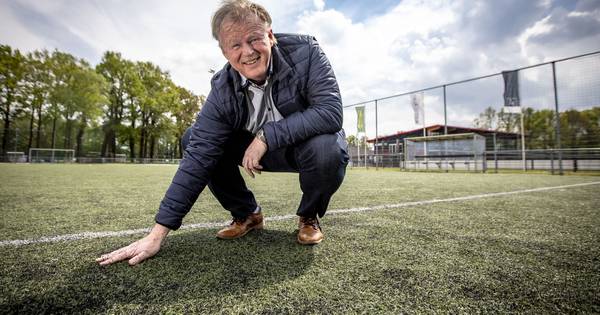 Gemeente moet flinke rekening betalen voor nieuw kunstgrasveld in Delden