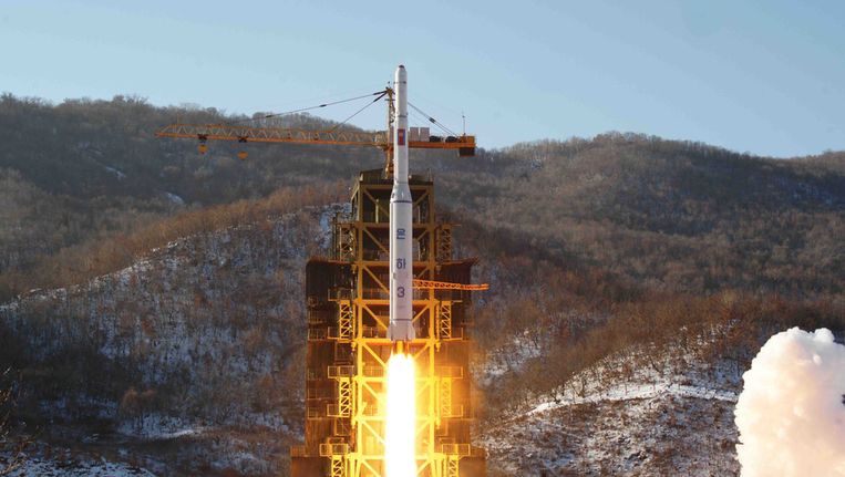 Lancering van een raket door Noord-Korea op archiefbeeld. Beeld ap
