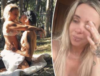 Zwangere influencer in tranen nadat Instagram haar account verwijdert voor naaktfoto: “Ik heb geen inkomen meer”