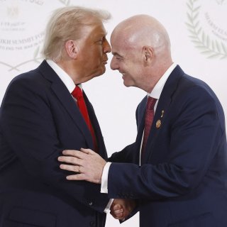 De ‘vreemdste’ gast op de vredestop over Gaza: wat deed FIFA-baas Gianni Infantino in Sharm-el-Sheikh?