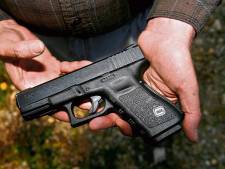 Schietklaar vuurwapen onder stoel bestuurder (20) ‘onaanvaardbaar’: 8 maanden cel en 180 uur taakstraf 