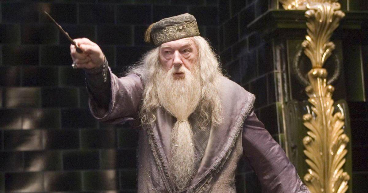 Harry Potter-ster Dumbledore aangeklaagd: 'Hij reed met z'n jeep over mijn voet' | Show | AD.nl