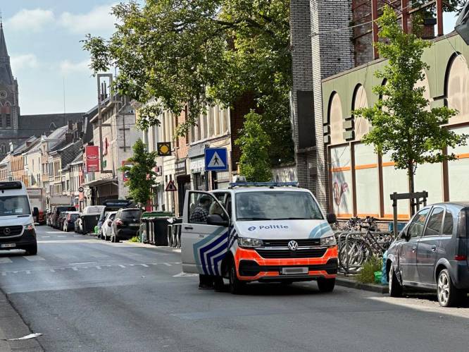 Zestiger op fiets aangereden door bestuurder van personenwagen en gewond overgebracht naar ziekenhuis