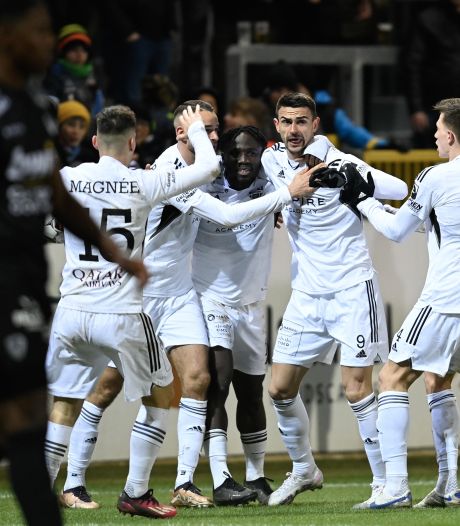 Festival de buts sans vainqueur entre Eupen et Ostende, Westerlo revient à un point du top 4