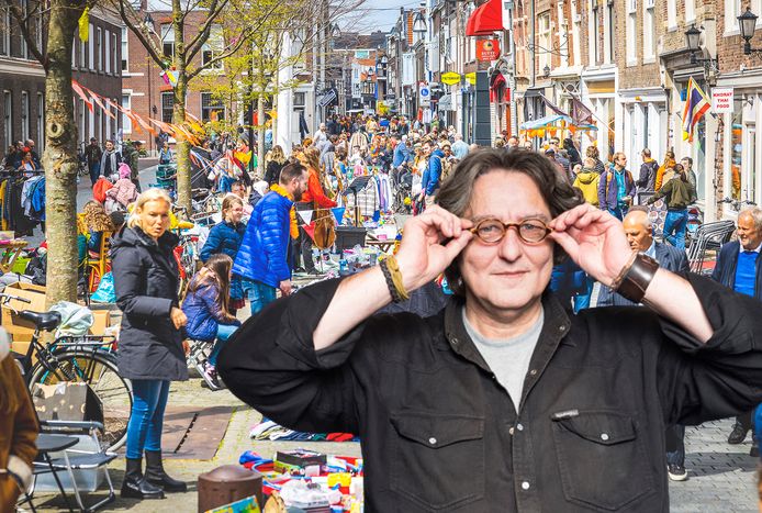 Kees Thies treft een mooi tafereel op de kleedjesmarkt tijdens Koningsdag.