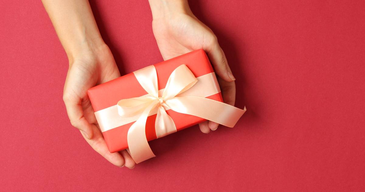 Leegte Bekwaamheid ontsnapping uit de gevangenis Handige manier van cadeaus inpakken gaat viral: 'Dit verandert je leven  voorgoed' | Kerstmis 2020 | AD.nl