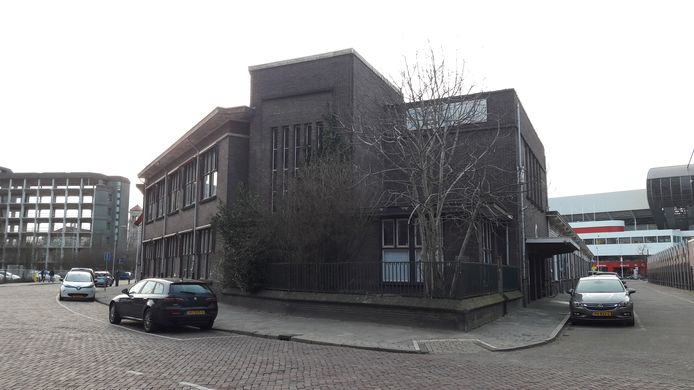 Het TAC-gebouw, de voormalige Philips personeelswinkel, aan de kant van de Gagelstraat in Eindhoven, met de kopse kant in de stijl van de Amsterdamse school. Deze blijft ook bewaard in de plannen.