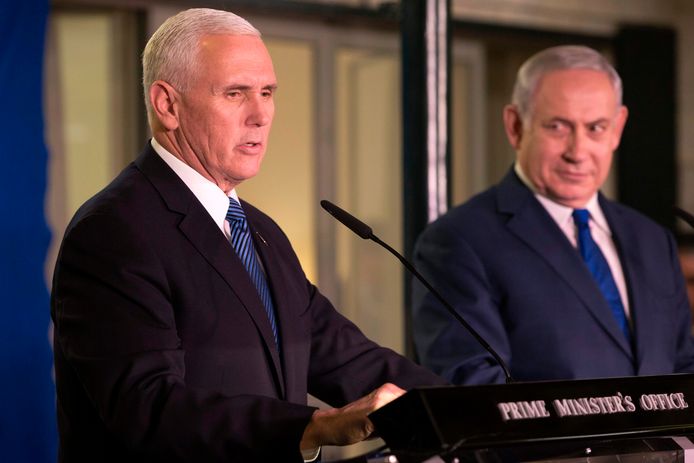 De Israëlische premier Benjamin Netanyahu (rechts) tijdens een persconferentie met de Amerikaanse vicepresident Mike Pence (links) op 22 januari 2018.