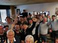 Supporters tekenen al vroeg present in café De Kluisberg in Lendelede voor Alec Segaert op het WK tijdrijden in Australië.