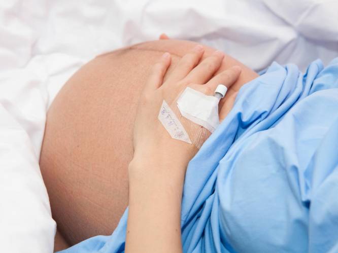Zwangere vrouw in problemen overlijdt omdat dokter tegen abortus is