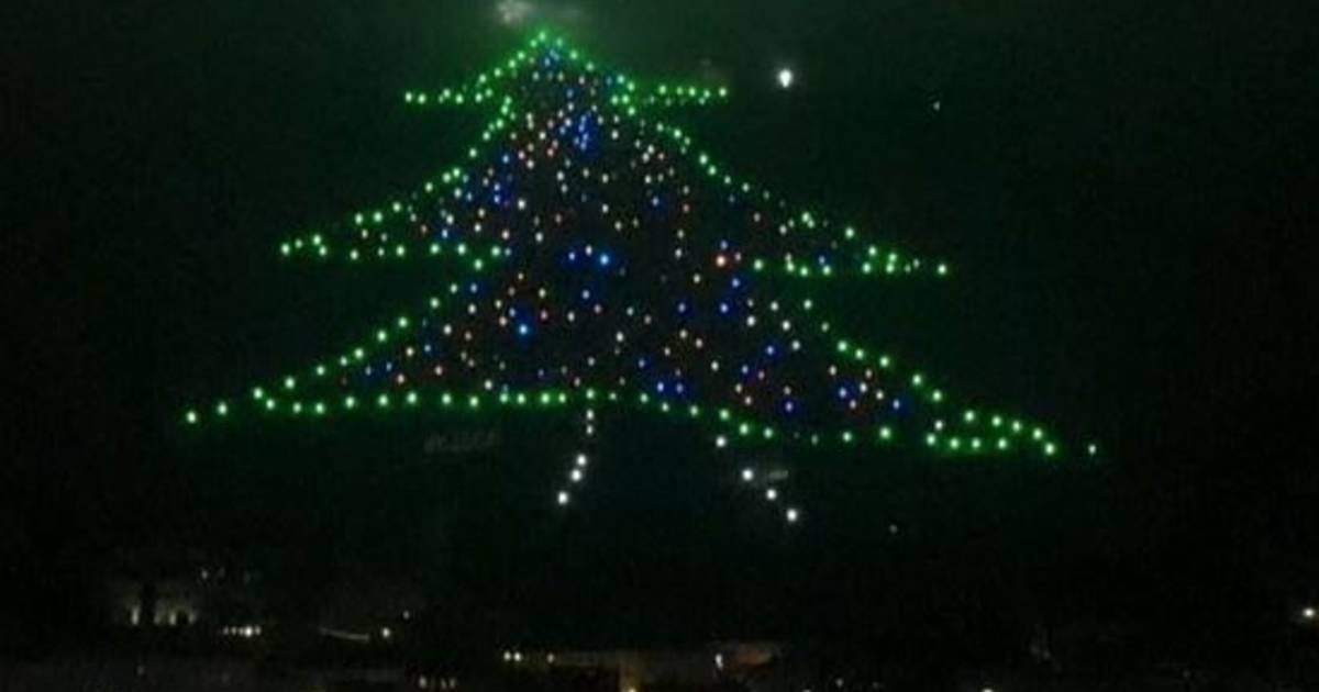 Le plus grand “sapin” de Noël du monde s'illumine en Italie Insolite