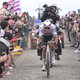 Met monstersolo laat Van der Poel ook in Parijs-Roubaix iedereen zijn hielen zien