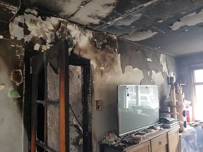 Het afgebrande huis in de Vossiusstraat in Dordrecht stond tot half mei vorig jaar te koop op Funda.
