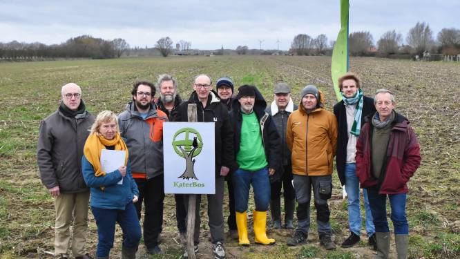 Bewoners die geen bos willen in hun achtertuin, kunnen -voorlopig- opgelucht ademhalen:
“Beslissing uitgesteld op vraag gouverneur”