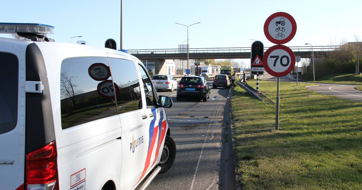 Twee gewonden bij ongeluk in Almelo, één slachtoffer met spoed naar ziekenhuis.