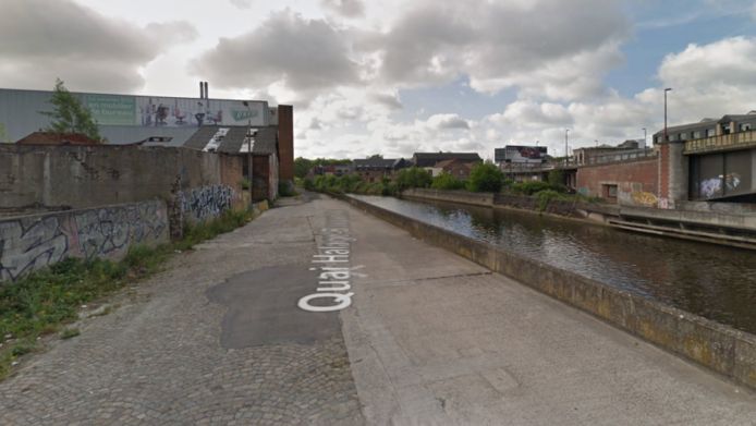 Chemin de halage le long de la Sambre à Charleroi