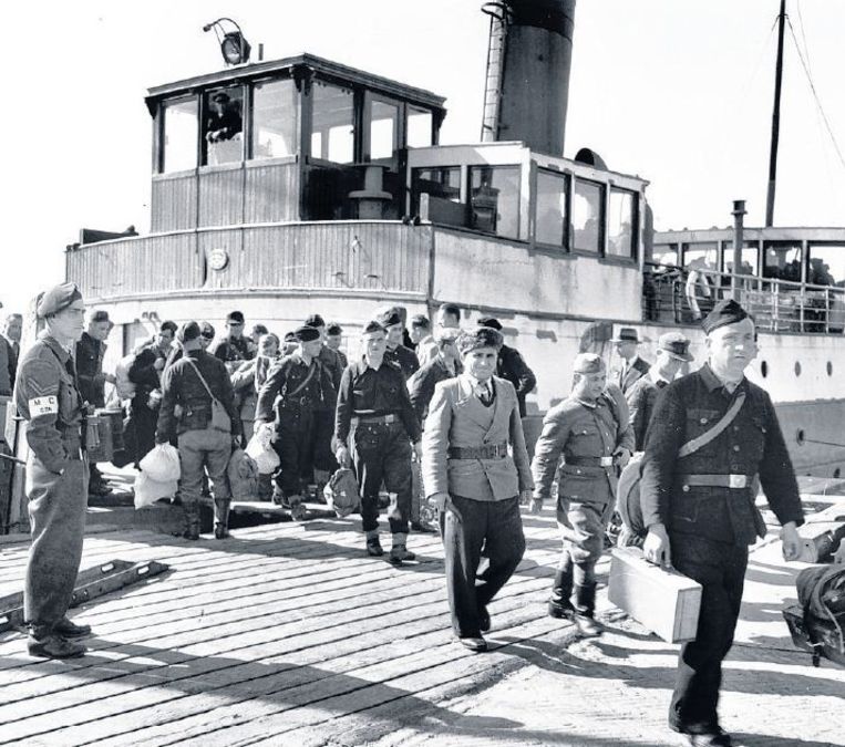 Georgische soldaten voor hun vertrek van Texel. Beeld www.derussenoorlog.nl