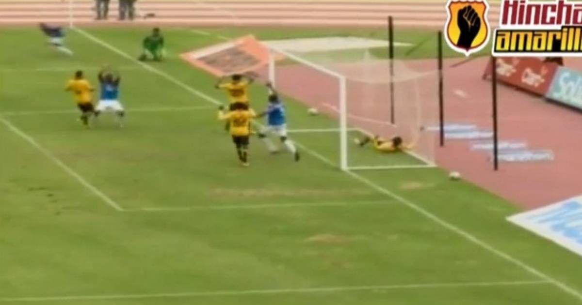 Opmerkelijk spookdoelpunt in Ecuador | Offside | AD.nl