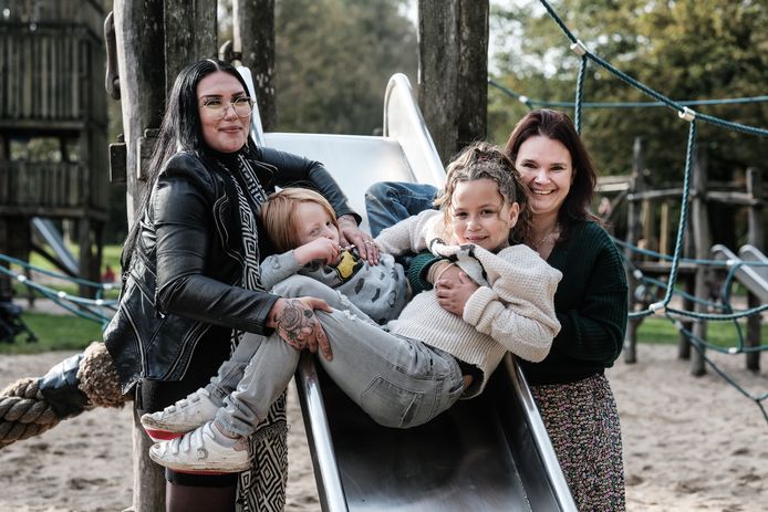 Andrew Halliday houding Speels Melissa en Marianne richten MoMs op voor jonge moeders: 'Was dit er maar  geweest toen ik moeder werd' | Doetinchem | gelderlander.nl