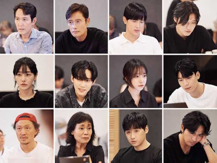 De cast kwam voor het eerst bij elkaar voor een table read.
Eerste rij van links naar rechts: Lee Jung-Jae, Lee Byung-Hun, Yim Si-Wan, Kang Ha-Neul. Tweede rij van links naar rechts: Park Gyu-Young, Park Sung-Hoon, Jo Yu-Ri, Wi Ha-Jun. Derde rij van links naar rechts: Yang Dong-Geun, Kang Ae-Sim, Lee David, Lee Jin-Uk en regisseur Hwang Dong-Hyuk.