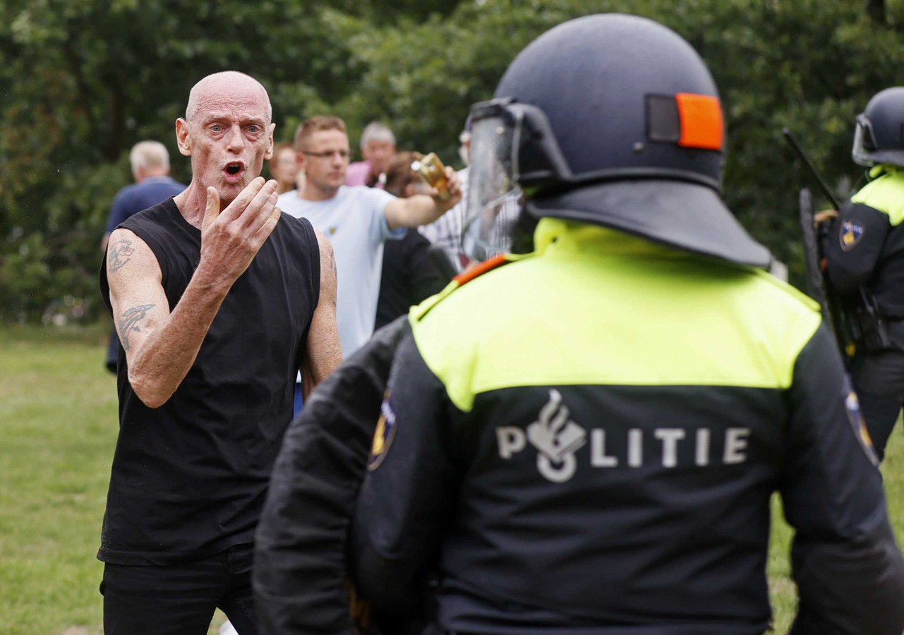 Nederland in opstand wil vandaag in Utrecht demonstreren ondanks verbod, politie dreigt met
