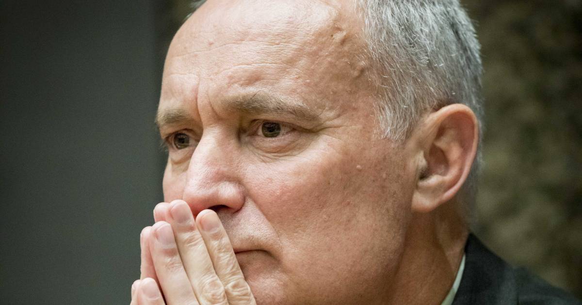 Hennis en generaal Middendorp stappen op om dodelijke mortierongeval Mali.