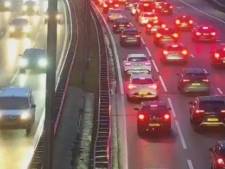 Kapotte auto op A28 bij Zwolle veroorzaakt file