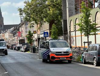 Zestiger op fiets aangereden door bestuurder van personenwagen en gewond overgebracht naar ziekenhuis