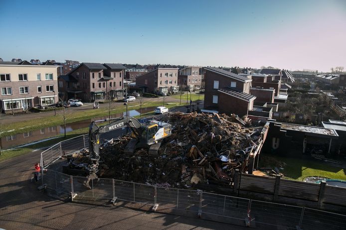 De woning aan de Rietkamp in Kampen werd door de brand met de grond gelijk gemaakt.