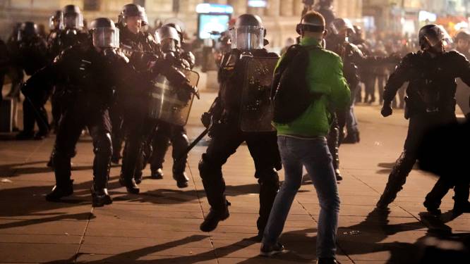 Protesten tegen Franse pensioenhervorming lopen opnieuw uit de hand: politie gebruikt traangas