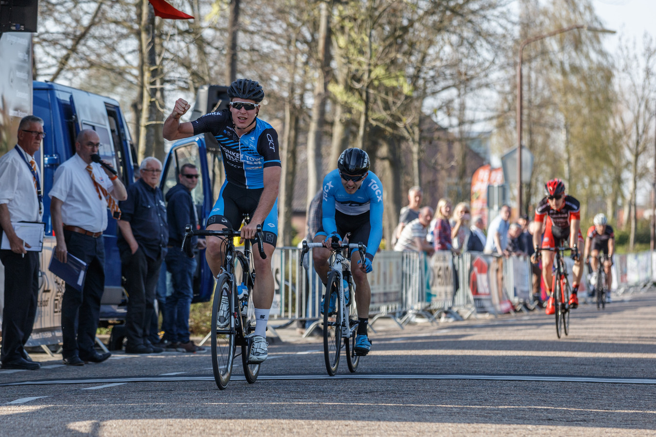 Slik wint Ronde van Oud Gastel Foto bndestem.nl