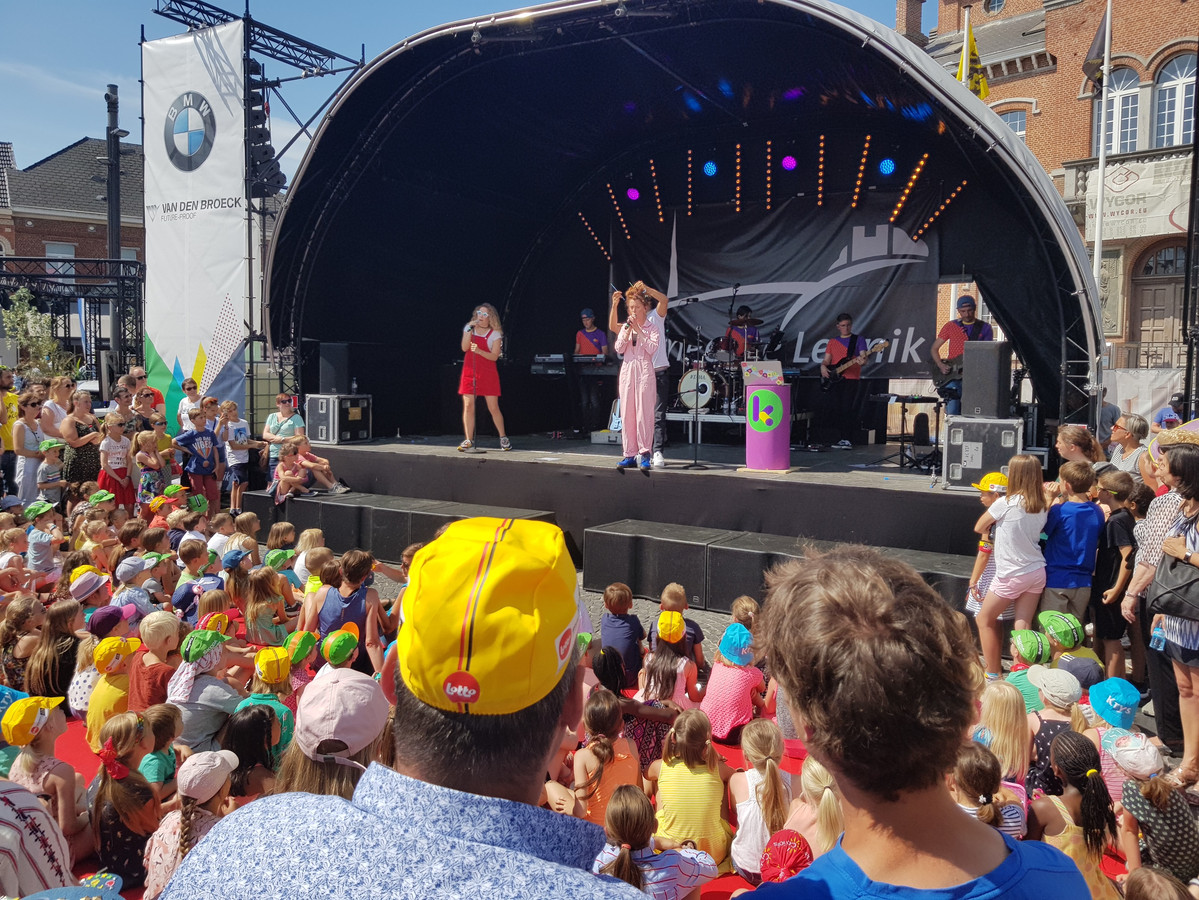“Tsjik tsjak vollenbak !” Kinderen genieten van de terwijl